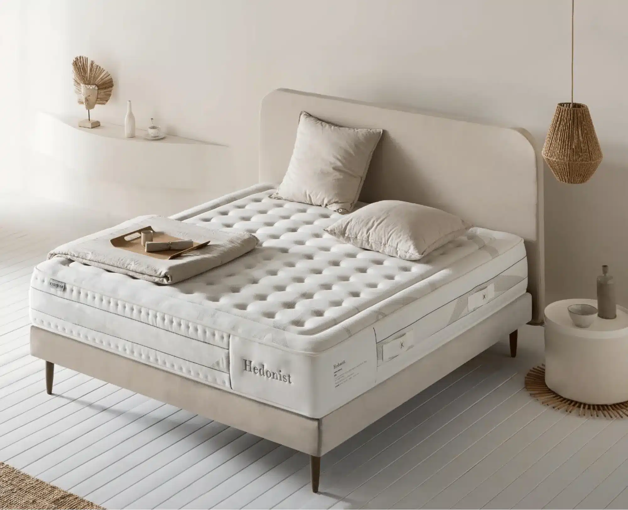 Dormitorio con cabecero gran capitoné de diseño clásico y elegante